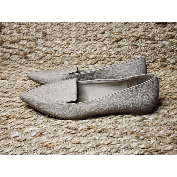 Christian Siriano Women's 8 Faux Leather Tan Pointed Toe Slip-On Flats New! - Picture 1 of 10